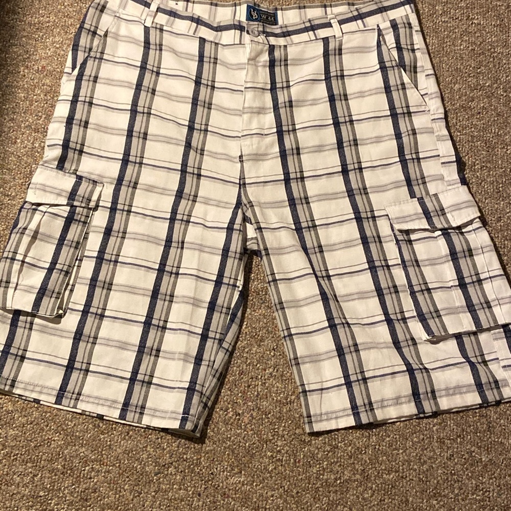 Mens shorts, good condition. Sz 44 smoke free